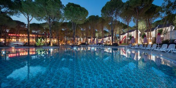 SELECTUM LUXURY RESORT Pools & Beach